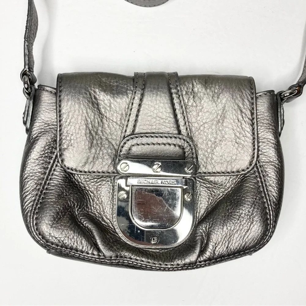 Michael Kors Metallic Silver Leather Chrome Buckle Lock Crossbody in EUC_3